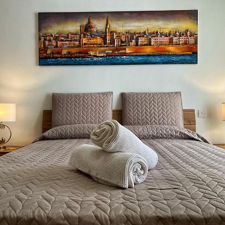 Charming Two Bedroom Apartment Pieta Exterior photo